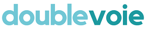 Logo de Double Voie avec texte bleu en dégradé, utilisé dans l’en-tête du site.